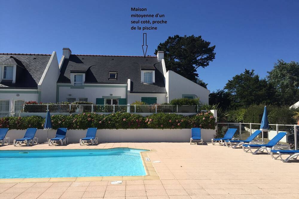 Vacation home 56 m2 in residence with heated pool near beaches in Locmaria, Côte des Mégalithes