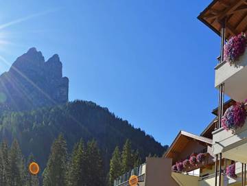 Hotel für 2 Personen, mit Whirlpool und Sauna sowie Garten und Balkon am Pragser Wildsee