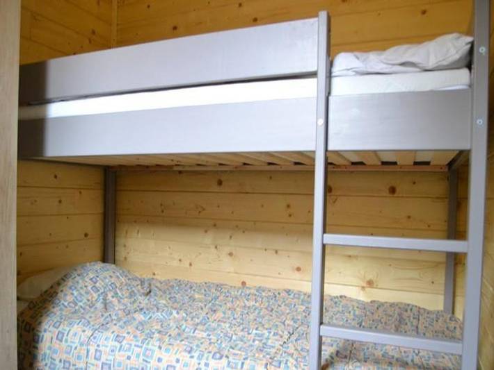Flower Camping du Lac de la Seigneurie - Chalet 5 personas - Chalet Confort Monia 27 m² (2 habitaciones) + terraza cubierta 10m² + climatización reversible 4/5 pers in Leval, Territorio de Belfort