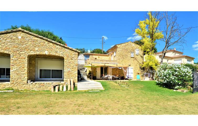 Gîte pour 5 personnes, avec terrasse et jardin à Le Pin