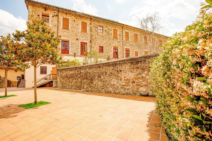 Gîte pour 5 personnes, avec piscine et vue ainsi que terrasse et jardin à Besalú - 3