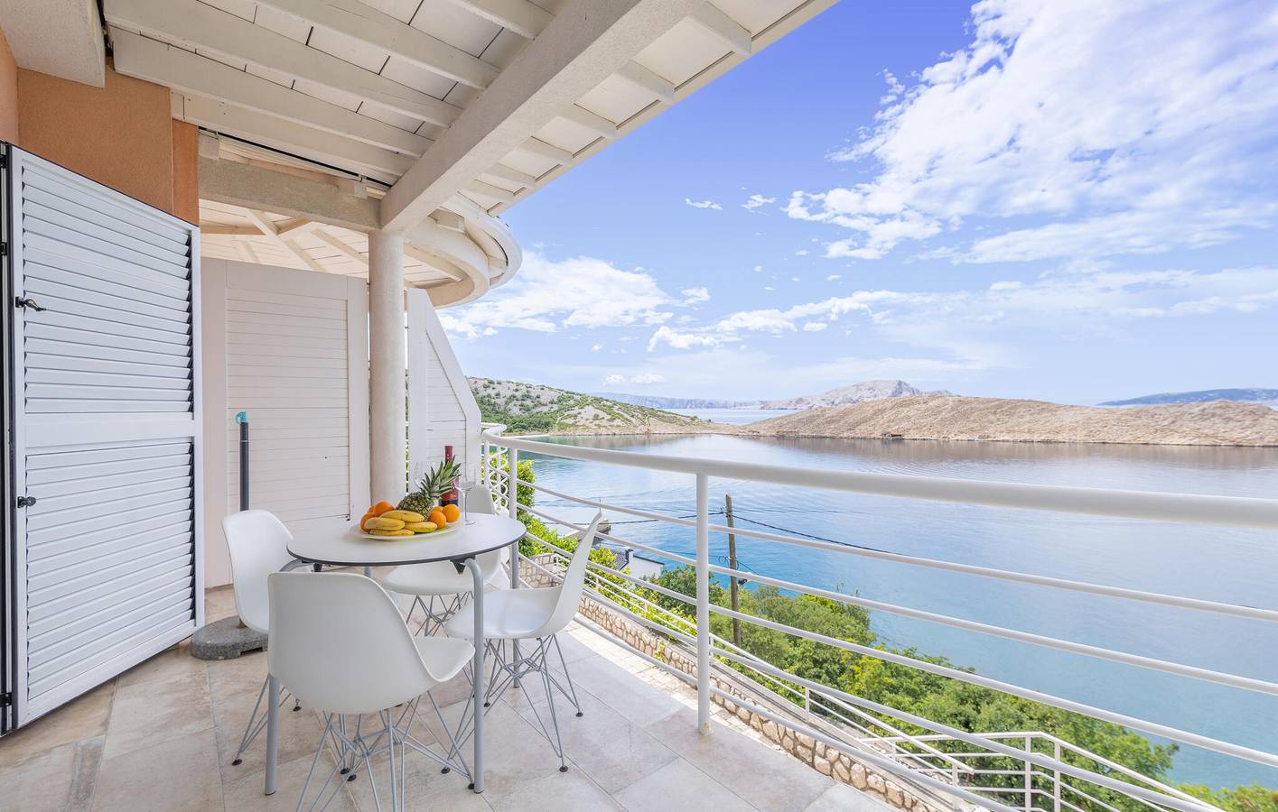 Ganze Ferienwohnung, Gemütliche Ferienwohnung mit Terrasse, Klimaanlage und WLAN – 300 m vom Strand entfernt in Jablanac, Kvarner Festland