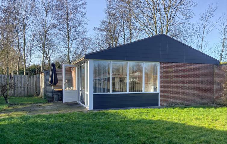 Ferienhaus für 4 Personen, mit Terrasse und Garten in Dirkshorn