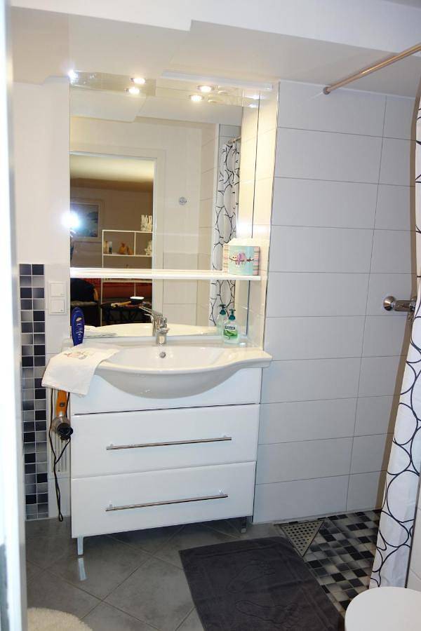 Ganze Wohnung, One-Bedroom Apartment in Neuss, Rhein-Kreis Neuss