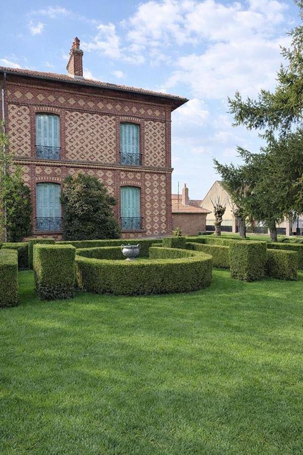 Location de vacances pour 8 personnes, avec vue et piscine à Montigny-la-Resle