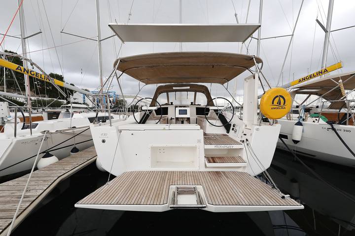 Boat for 6 people with hot tub in Vancouver, British Columbia
