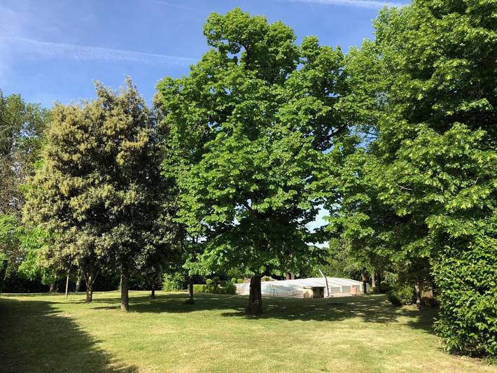 Location de vacances pour 7 personnes, avec Terrasse ainsi que Jardin et Piscine à Faux (Dordogne)