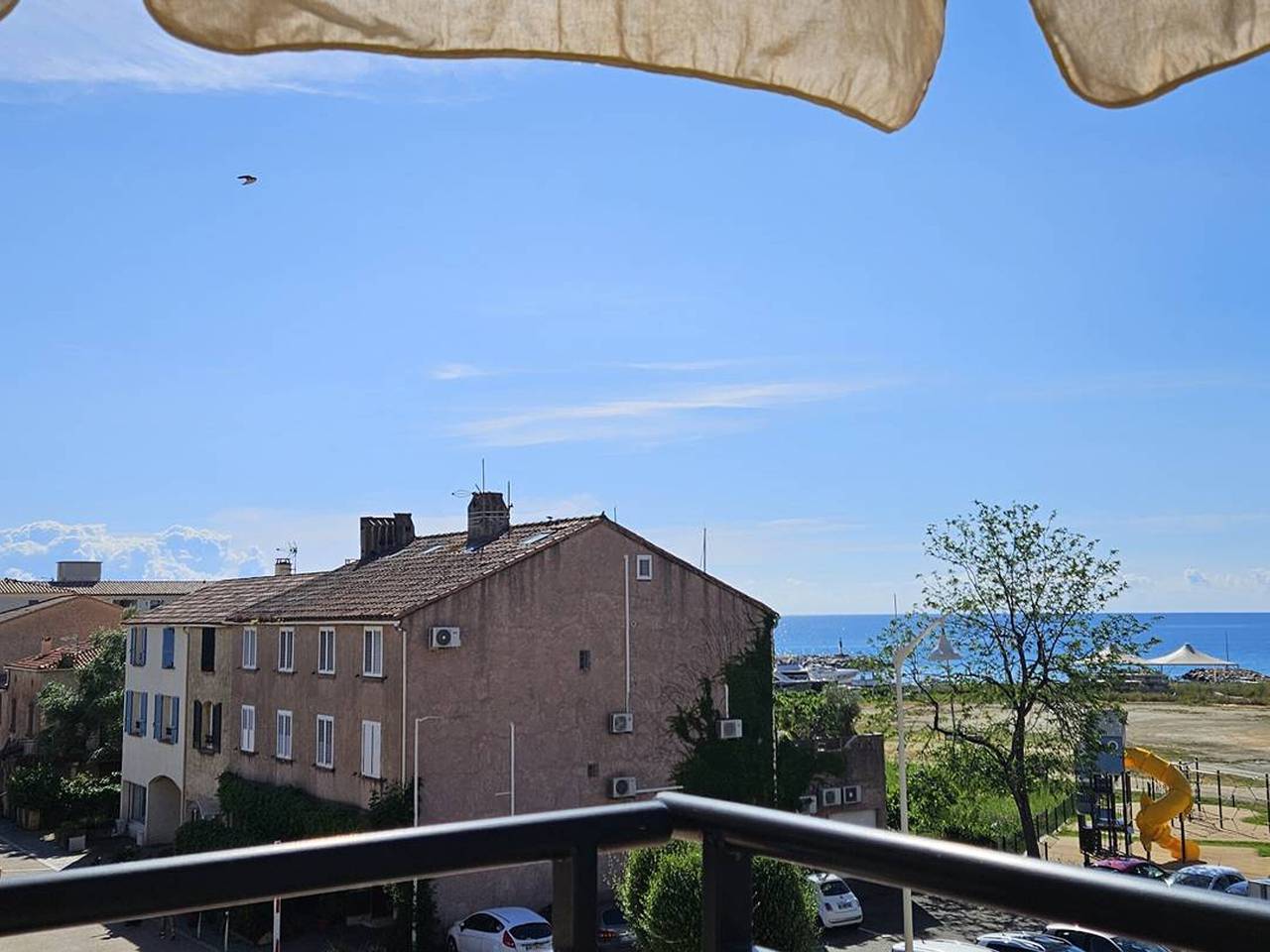 Entire apartment, Comfortable Studio with Air Conditioning, Residential Pool in Sari-Solenzara, Arrondissement de Sartène