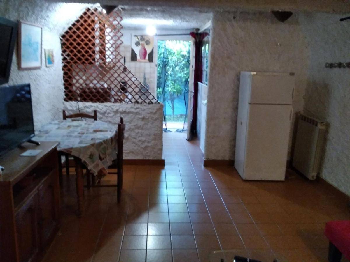 Appartement entier, One-Bedroom Apartment in Istres, Côte méditerranéenne (France)