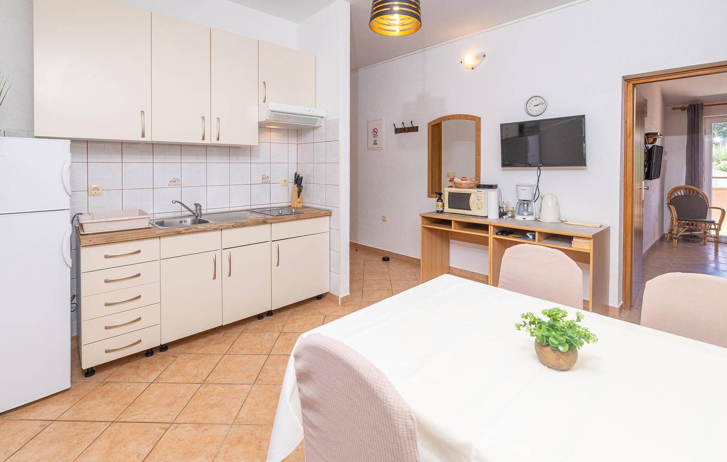 Ganze Ferienwohnung, Ferienwohnung für 4 Personen mit Terrasse in Palit, Rab
