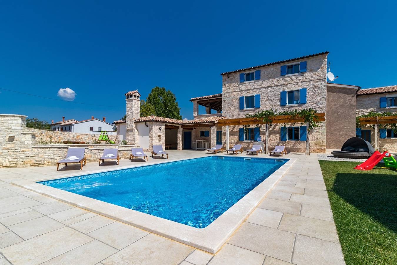 Eine schöne geräumige Villa in einem ruhigen Dorf außerhalb der überfüllten Stadt! in Bokordići, Svetvinčenat
