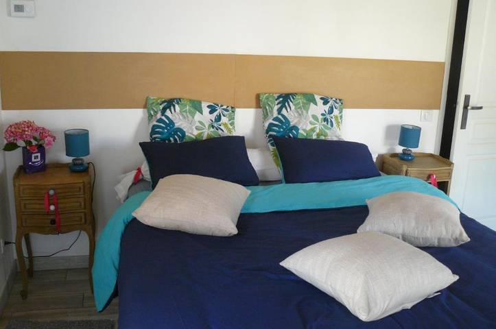 Chambre d’hôte pour 2 personnes, avec vue et jardin