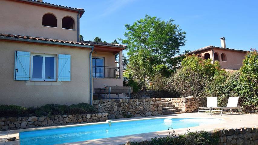 Villa per 6 persone, con piscina e terrazza in Joyeuse