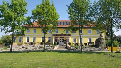 Ferienwohnung für 6 Personen, mit Seeblick und Ausblick sowie Garten in Klein Upahl
