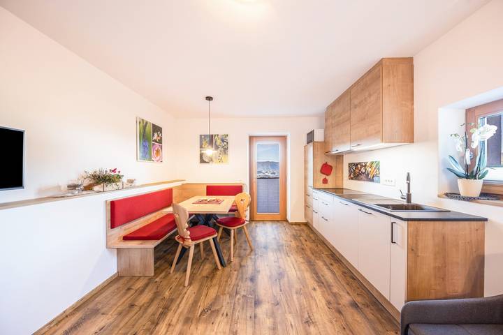 Ganze Wohnung, Ferienwohnung "Peterbühel Gfliererhof" mit Bergblick, Wlan & Terrasse in St. Anton (Völs am Schlern), Völs am Schlern