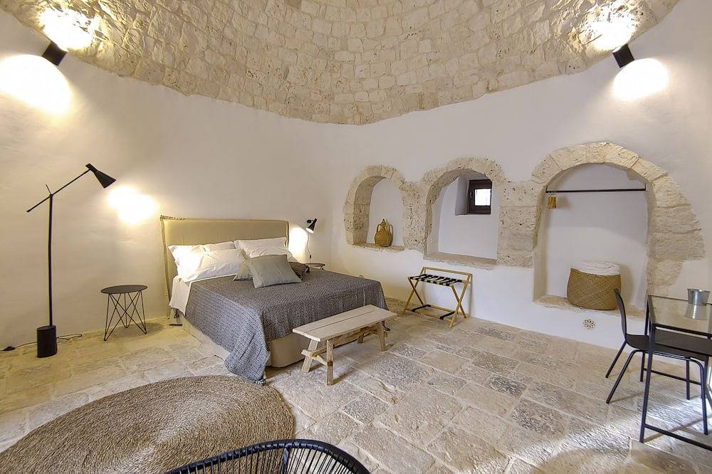Unveiling Paradise: 6-Bedroom stylish farmhouse with pool in Apulian Countryside in Noci, Bari Province