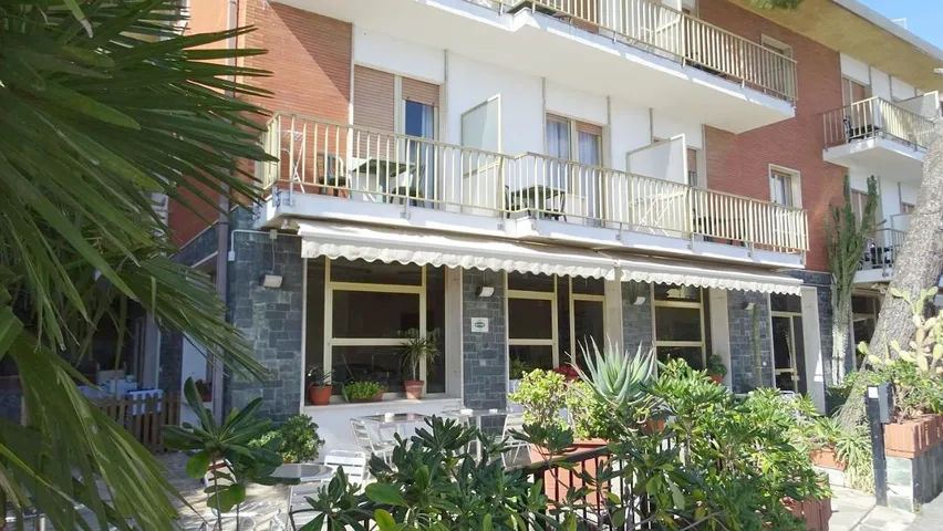 Hotel para 3 personas, con jardín - 1