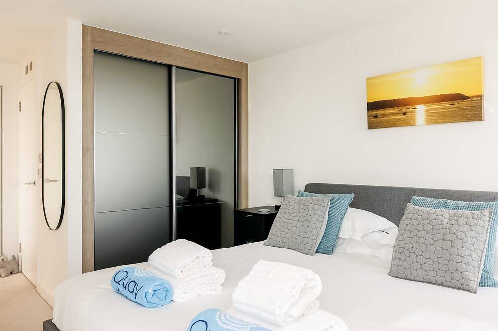 Ganze Wohnung, Rise and Shine - With a Balcony On the Seafront in Bournemouth, Südwestengland