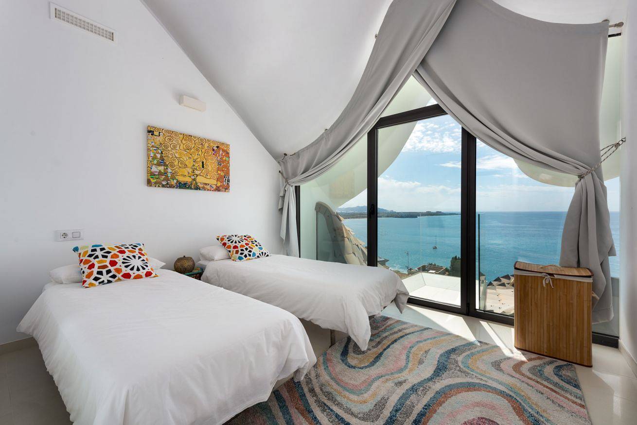 Maison sur la Falaise avec Piscine Chauffée in Costa Aguilera, Salobreña