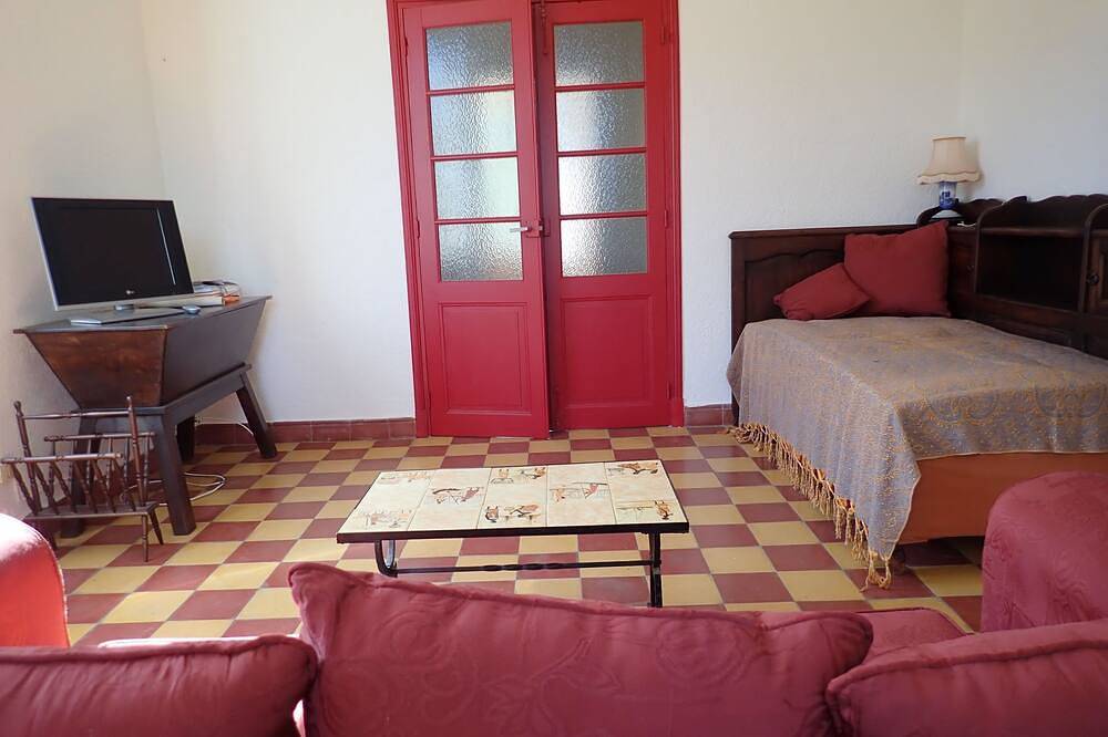 Beautiful, large family home in Nant, Parc naturel régional des Grands Causses