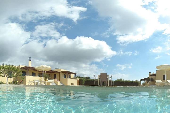 Villa für 8 Personen, mit Balkon und Pool sowie Whirlpool und Garten - 1