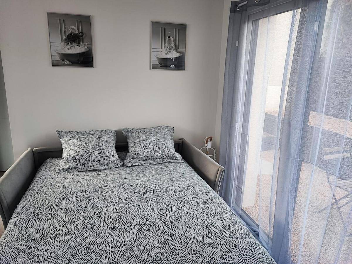 Appartement entier, One-Bedroom Apartment in Bréal-sous-Montfort, Région de Rennes