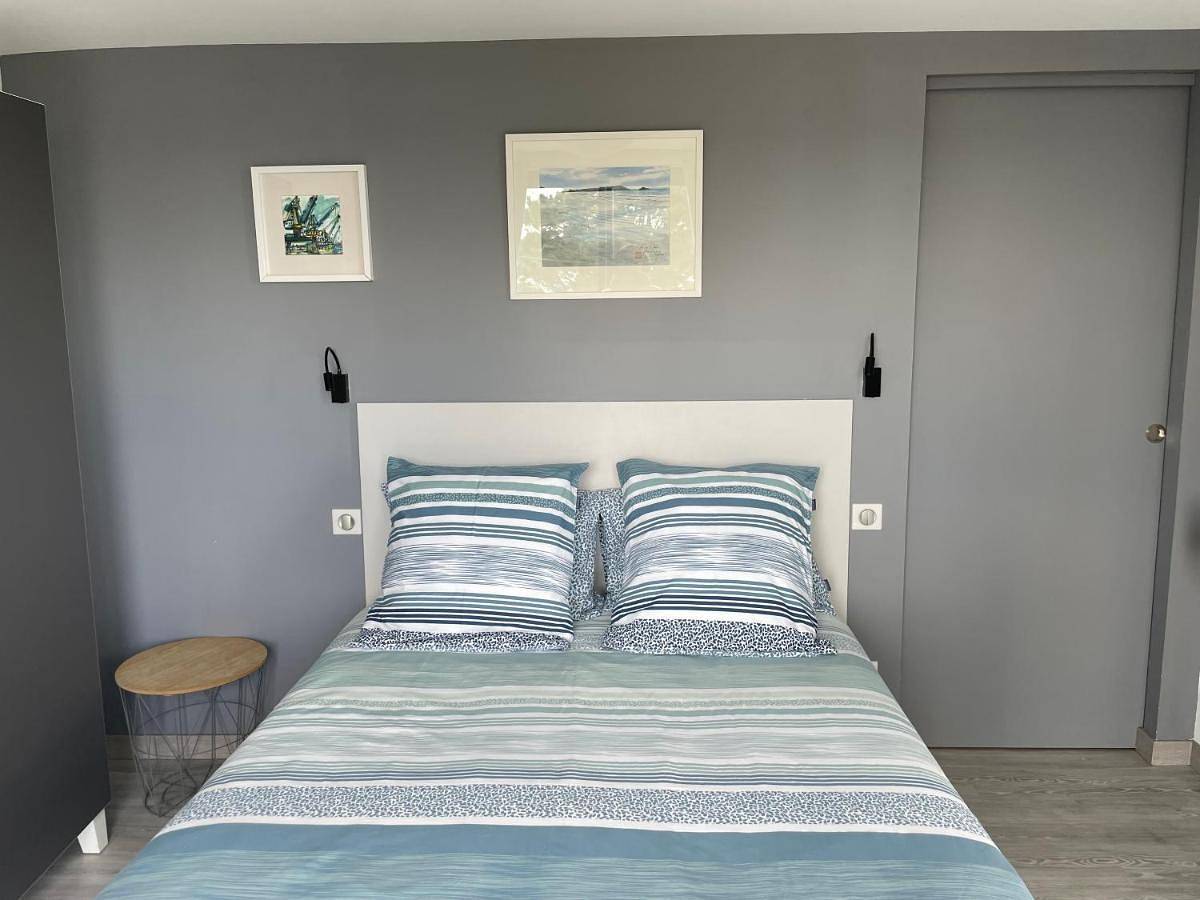 Double Room with Private Bathroom in Hôpital-Camfrout, Région de Brest
