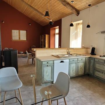 Gîte pour 4 personnes, avec terrasse à Mercuer