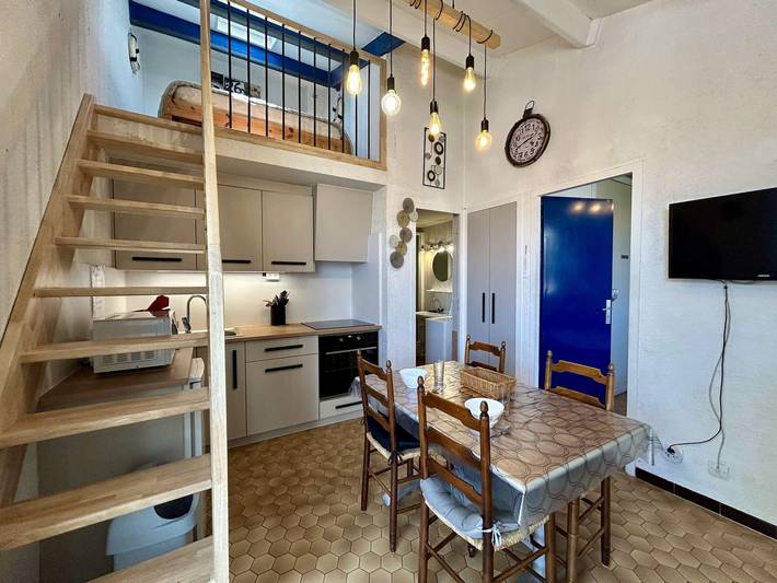 Ganze Wohnung, Gemütliche 2-Zimmer-Wohnung mit Mezzanin, für 6 Personen, nah am Strand und Hafen von Saint Cyprien in Saint-Cyprien-Plage, Saint-Cyprien