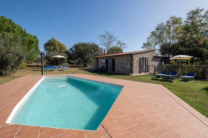 Casa rural "Sasso Bianco" con piscina compartida, terraza privada y Wi-Fi in Pitigliano, Provincia de Grosseto