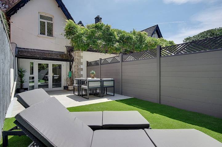 Holiday rental for 5 people, with garden and sauna as well as hot tub in Boscombe