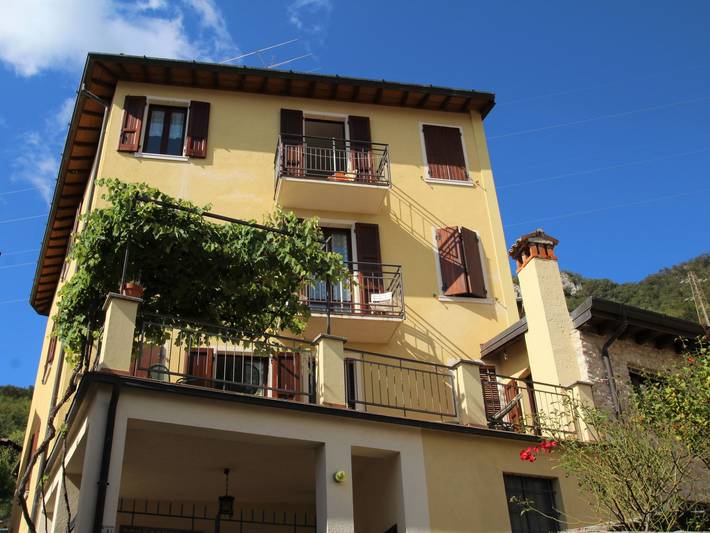 Ferienwohnung für 5 Personen, mit Terrasse in Gargnano