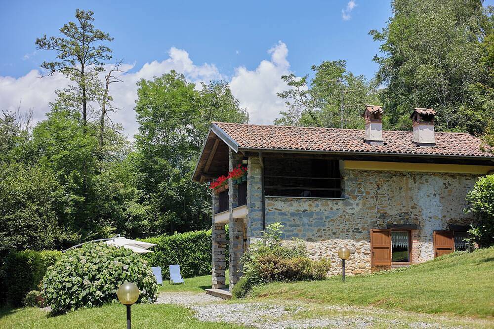 [Cottage with Garden] ⭑⭑⭑⭑⭑ - Wifi, Dogs Allowed in Miagliano, Walliser Alpen