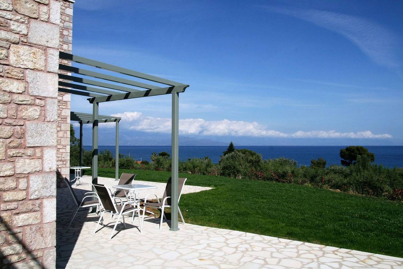 Exklusive Stone Bay Houses über dem Chelonaria-Strand in Messenien