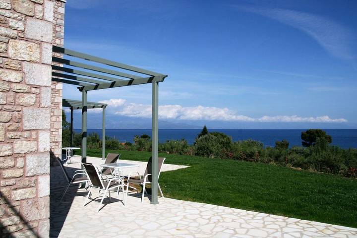 Location de vacances pour 5 personnes, avec jardin ainsi que bassin pour enfant et piscine à Messine - 4