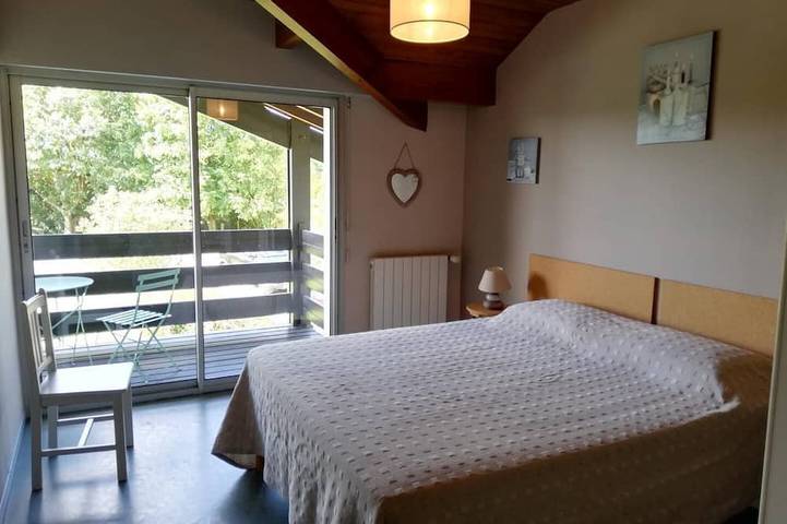 Location de vacances pour 10 personnes, avec jardin et piscine à Josse - 4