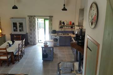 Gîte pour 4 personnes, avec jardin et balcon à Cast