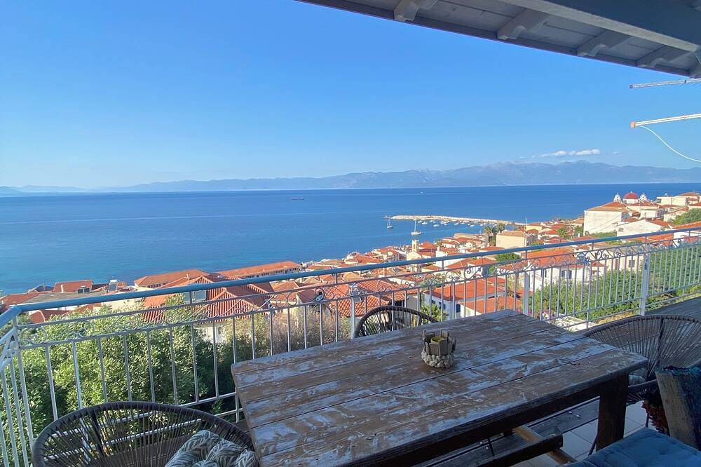 Ganze Wohnung, Panoramic sea view! An apartment with a breathtaking scenic of \nkoroni village! in Koroni, Messenien