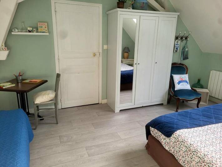 Chambre d’hôte pour 5 personnes, avec jardin ainsi que vue et piscine, adapté aux familles à Neuville-de-Poitou - 2