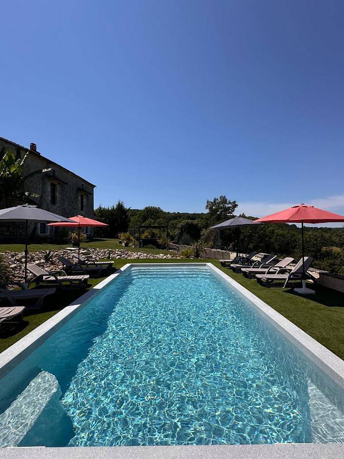 Location de vacances pour 6 personnes, avec Terrasse et Jacuzzi ainsi que Jardin et Piscine à Clermont-Dessous