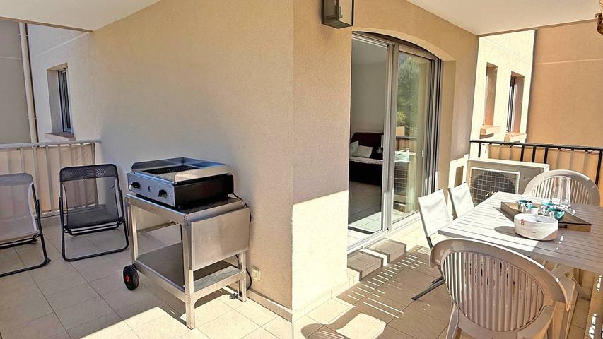 Gîte pour 6 personnes, avec piscine et terrasse, adapté aux familles dans Plage De La Croisette Sainte Maxime - 4