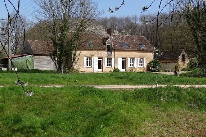Gîte pour 8 personnes, avec jardin à La Bazoge - 2