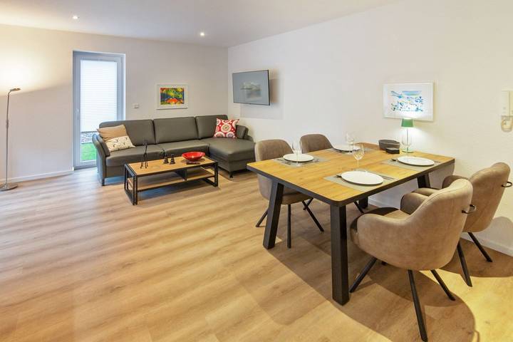 Geheel appartement, Vakantieappartement voor 4 personen met terras in Norddeich, Norden en omgeving