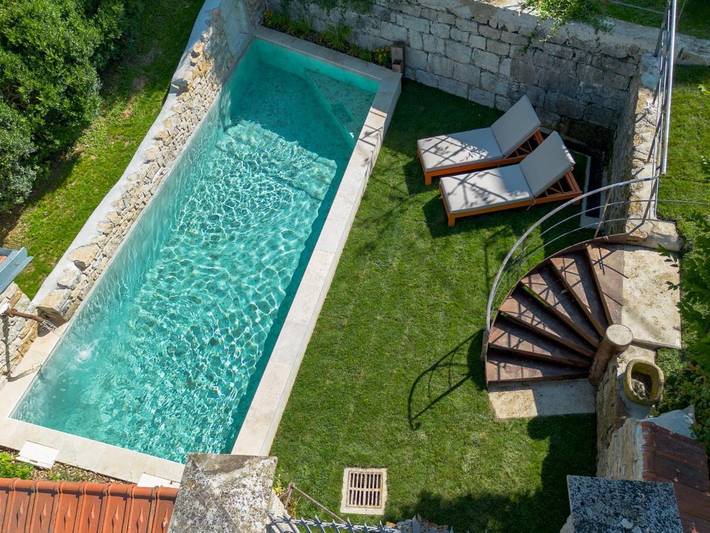 Maison d’hôte pour 2 personnes, avec terrasse et piscine ainsi que jardin et vue en Franche-Comté