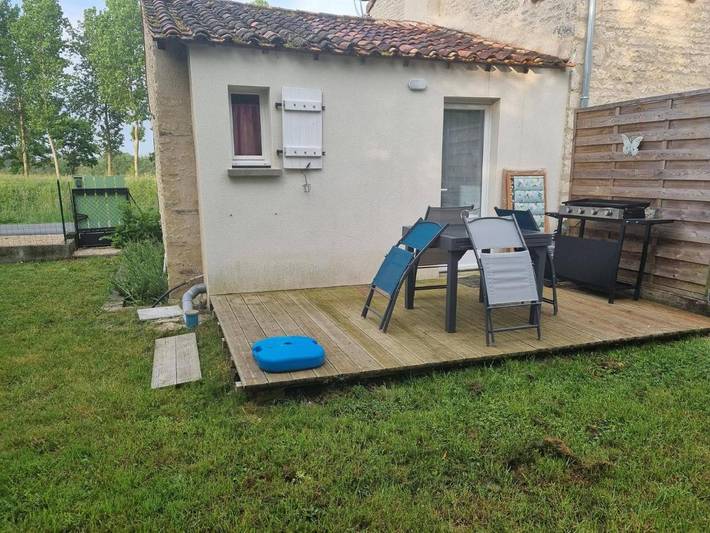 Location de vacances pour 2 personnes, avec jardin ainsi que vue et terrasse à Damvix - 3