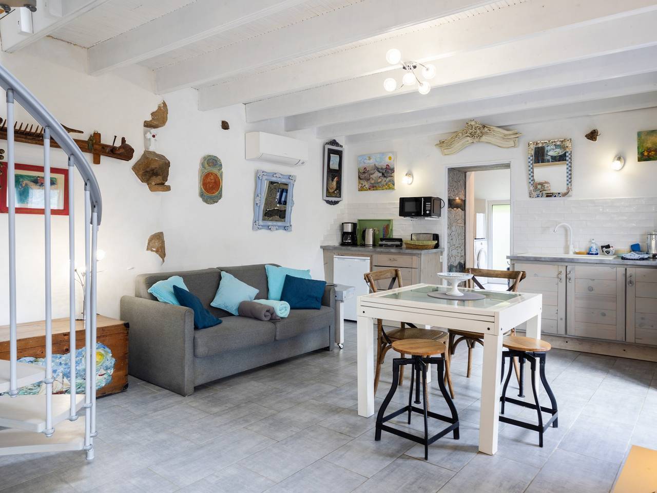 Ferienhaus 'Gite Atelier La Croix Blanche' mit privatem Garten, Wlan und Klimaanlage in Kermaria-Sulard, Rosa Granitküste