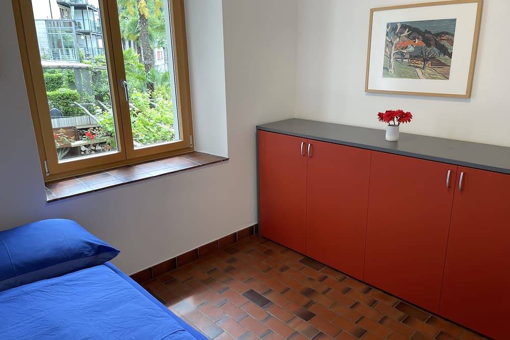 Ganze Wohnung, Ferienwohnung mit herrlicher Panoramablick und ein Badestrand direkt vor der Tür in Gambarogno, Lago Maggiore (Schweiz)