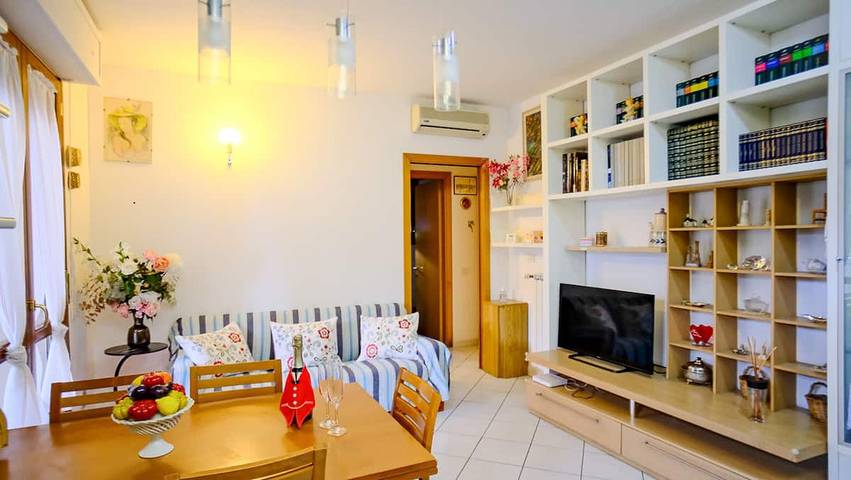Appartamento intero, Appartamento 'Suite La Casella' con Terrazza Privata, Wi-Fi e Aria Condizionata in Isolotto Legnaia, Firenze