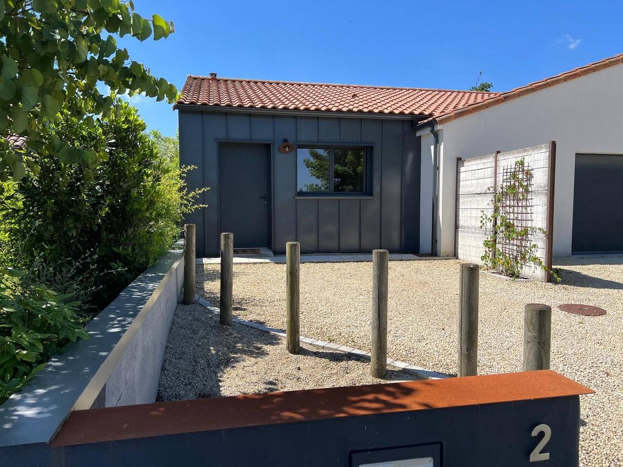 Entire apartment, Apartment 'Les Iris - Cozy House', near Puy du Fou, Clisson & Nantais Vineyards in Montfaucon-Montigné, Cholet region