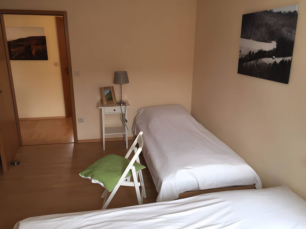 Ganze Wohnung, Ferienwohnung 'Schwanbergblick' mit Gemeinschaftsgarten und Wlan in Iphofen, Fränkisches Weinland